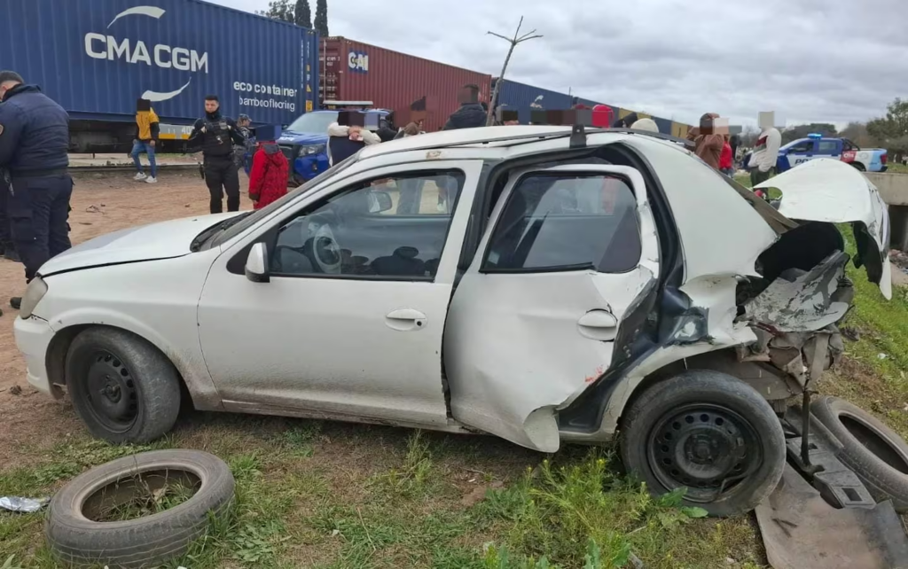 córdoba auto tren arrollara mujer atrapada