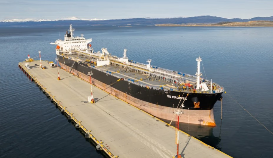Taiana y Grabois repudiaron el ingreso de un buque petrolero británico a Ushuaia y reclamaron su expulsión