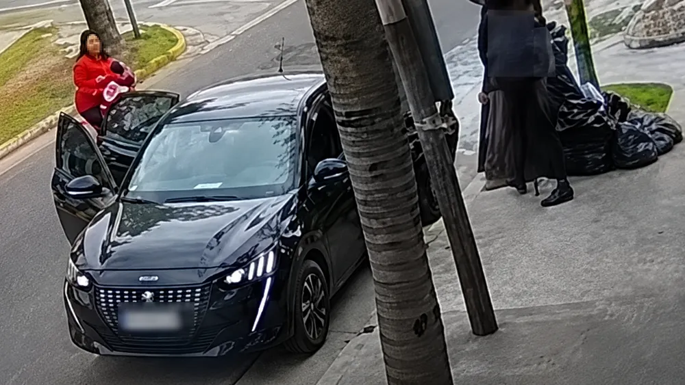 La Matanza: cuatro ladrones armados interceptaron a una familia y le robaron el auto en Ramos Mejía