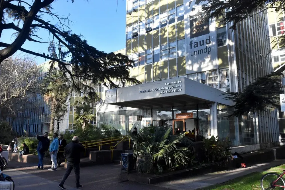 Duro cruce entre el Gobierno y la rectora de la Universidad de Mar del Plata tras una pelea entre estudiantes