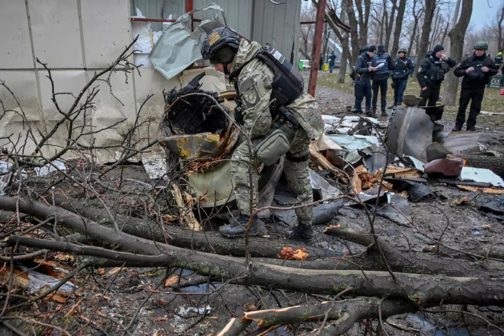 Ucrania acusa a Rusia de crimen de guerra tras un ataque con dron contra un vendedor en Jersón