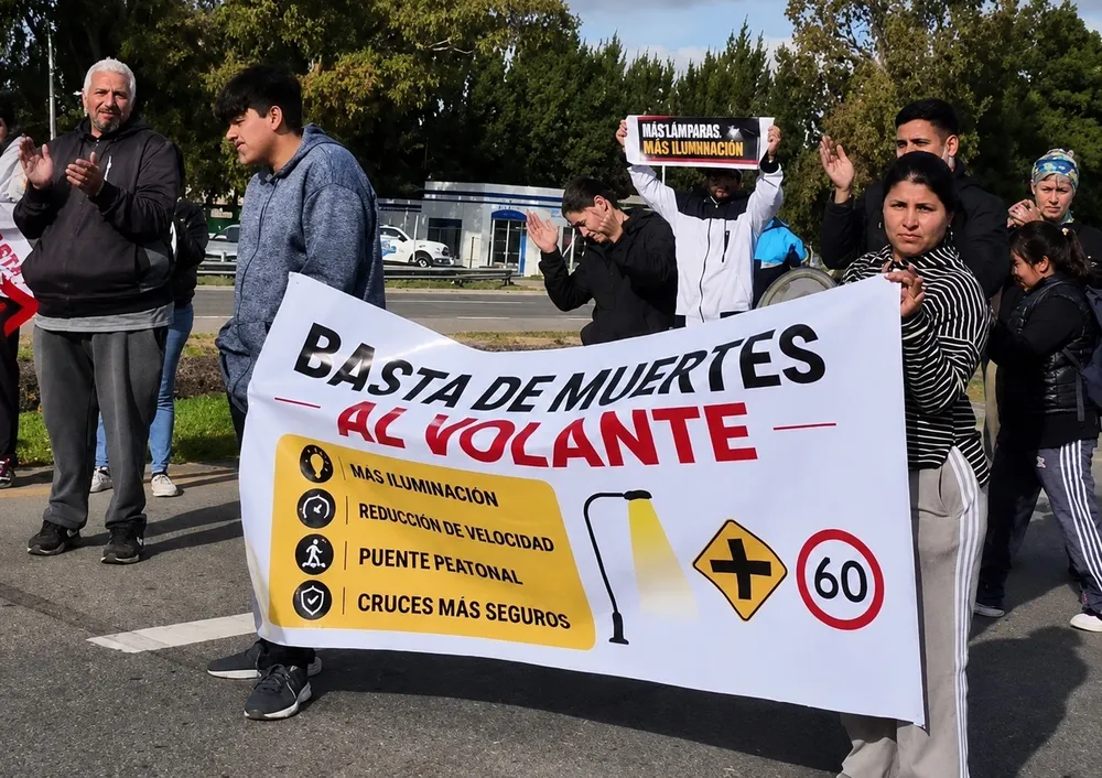 Vecinos volvieron a cortar la Ruta 2 para reclamar medidas de seguridad vial