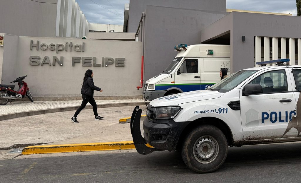 Un siniestro vial entre una motocicleta y un auto terminó con una adolescente de 13 años herida en barrio Las Viñas