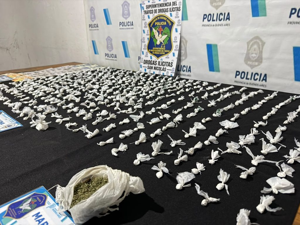 Personal policial de San Nicolás secuestro casi 400 dosis de cocaína en San Pedro: hubo seis allanamientos y aprehendieron a dos mujeres