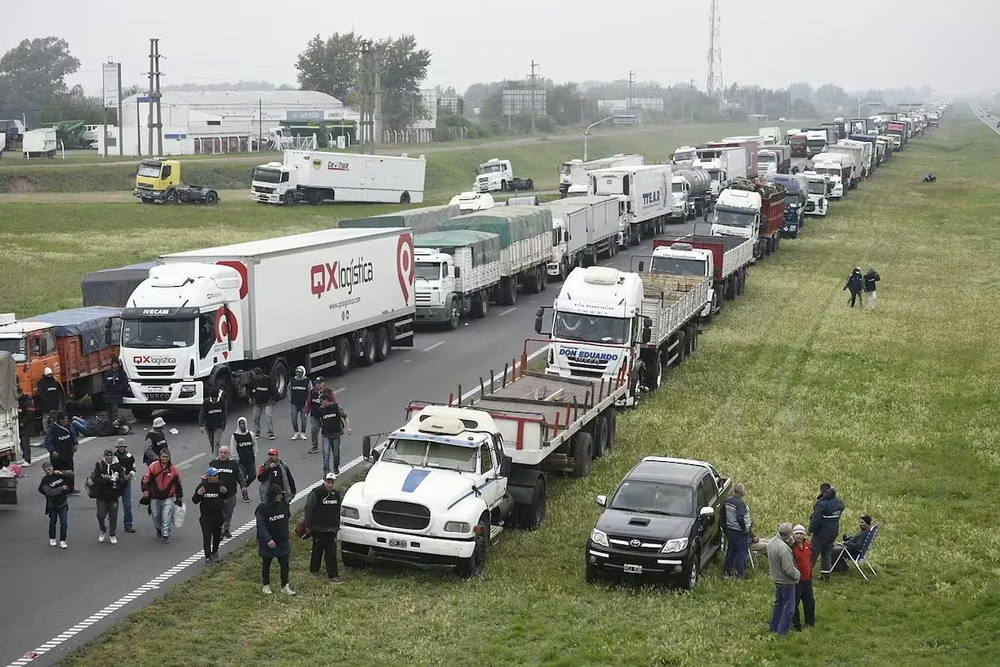 Fleteros amenazan con profundizar las medidas de fuerza en los puertos bonaerenses