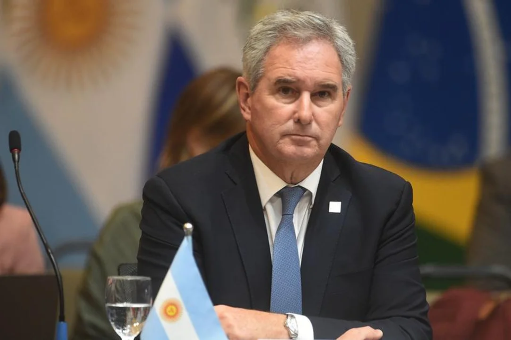 “Pretende promover actividades comerciales e hidrocarburíferas ilegítimas en las Islas Malvinas”, se quejó la Cancillería.