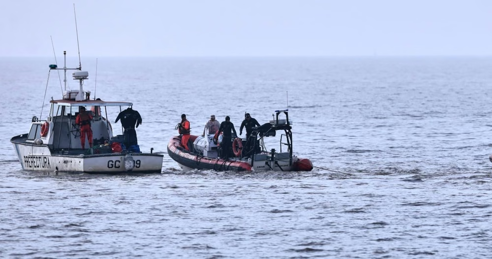 Santa Teresita: buscan por mar y tierra a dos kayakistas que no pudieron regresar a la costa