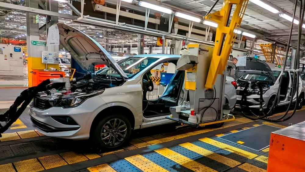 La actividad económica cayó 2,9% en julio y registró el mayor retroceso mensual en seis años