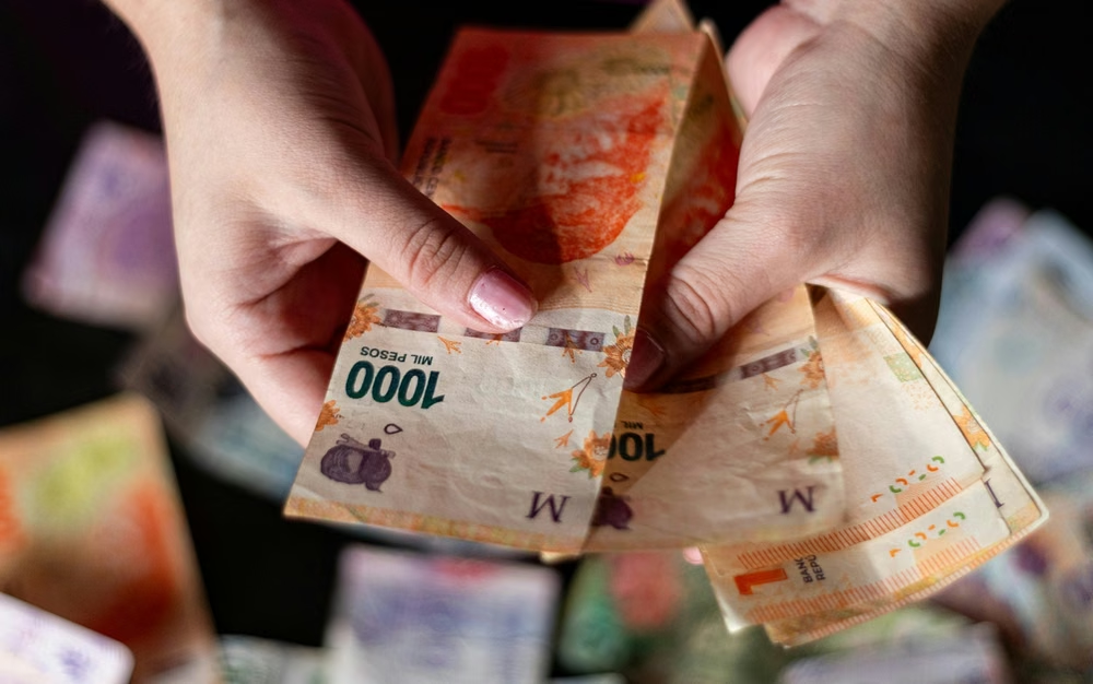 Estatales bonaerenses: comienza el pago de los sueldos de septiembre mientras esperan por las paritarias