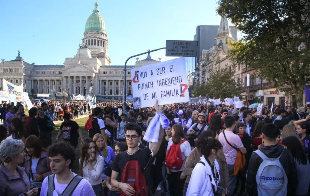 Tomás Avetta: “Los docentes universitarios están por debajo de la línea de pobreza”