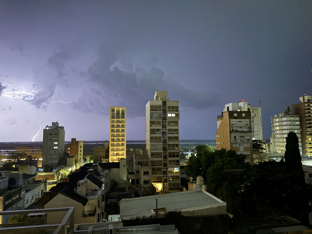 Prevén granizo, actividad eléctrica y ráfagas de viento: el SMN elevó a naranja la alerta por tormentas en San Nicolás para este miércoles