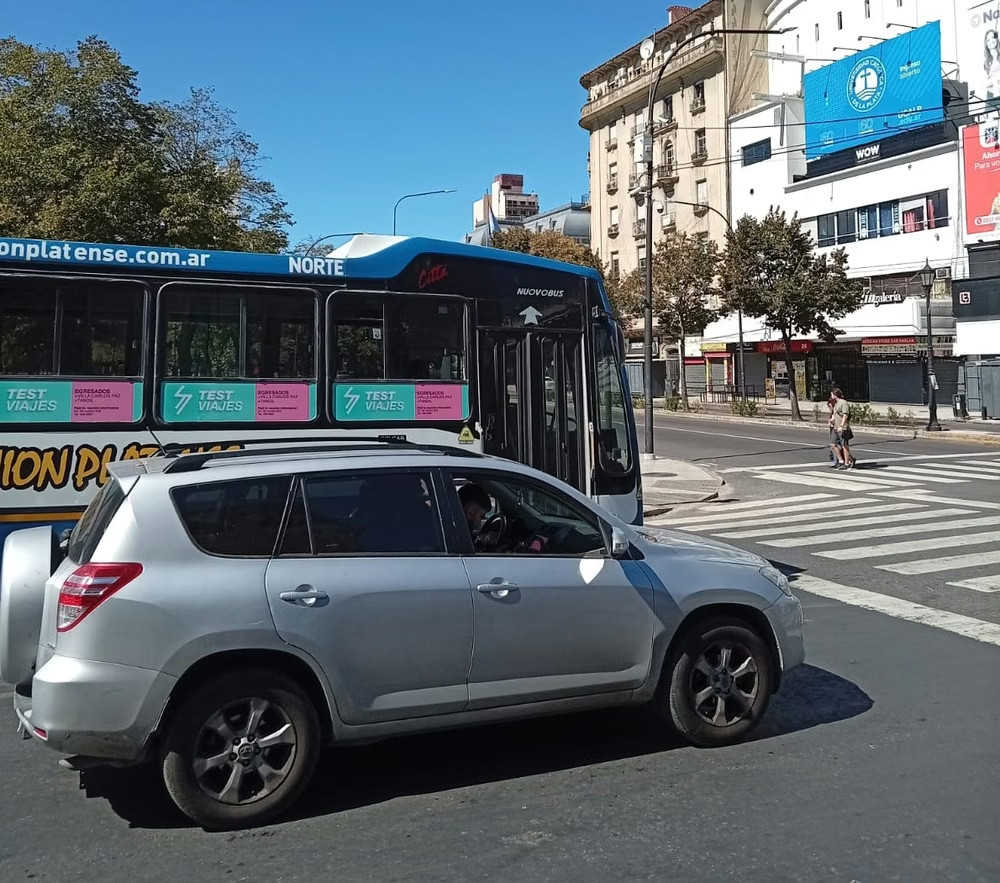 Cambió la prioridad de paso en la Provincia: cuándo hay que ceder aunque se llegue desde la derecha