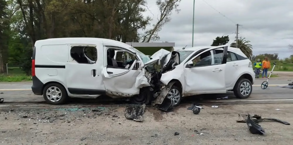 Mercedes: una mujer murió y dos hombres quedaron en estado crítico tras un choque frontal en la Ruta 5
