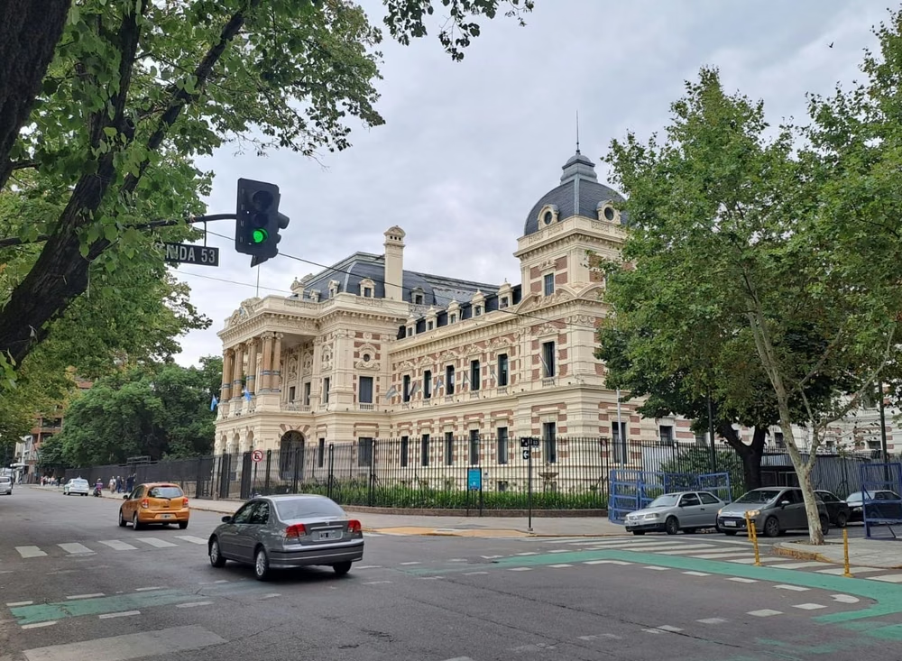 Tras la presión gremial, la Provincia convocó a paritarias y buscan cerrar un aumento para octubre