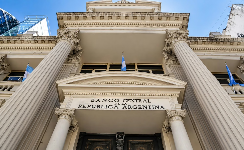Cinco días sin bancos por la visita del papa León XIV: cuándo será la última jornada de atención