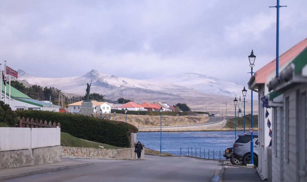 Malvinas: Londres intervendrá en las nuevas licencias petroleras y crece la tensión con Argentina