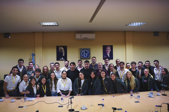 Con el respaldo de la CGT, Aeronavegantes acompañó a los trabajadores de Flybondi para abordar sus reclamos laborales