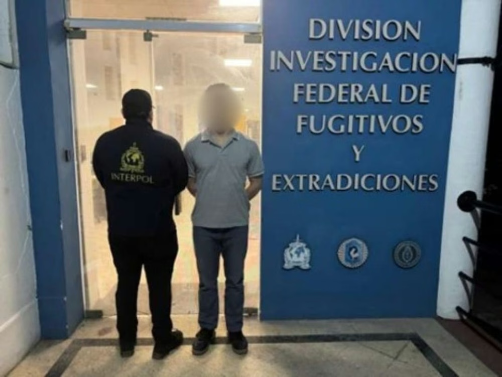 Detuvieron en La Plata a un hombre que estaba prófugo por robarle US$50.000 a su expareja en Costa Rica