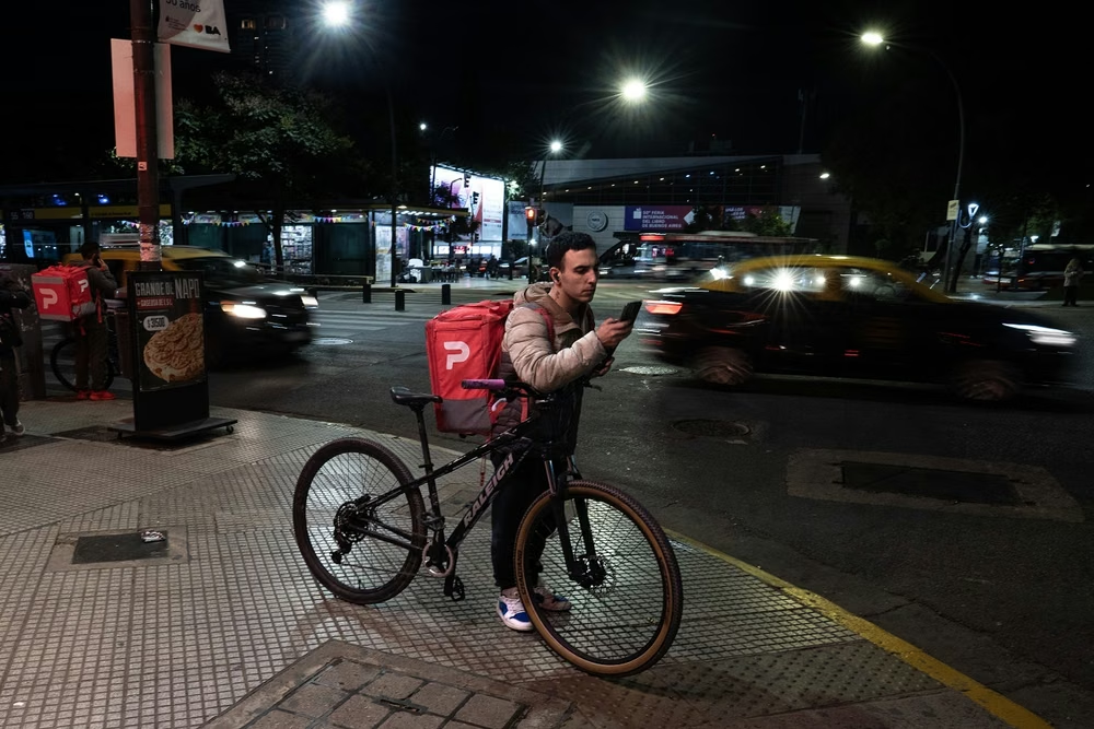 La Provincia busca acelerar la aprobación de una ley para regular las aplicaciones de delivery